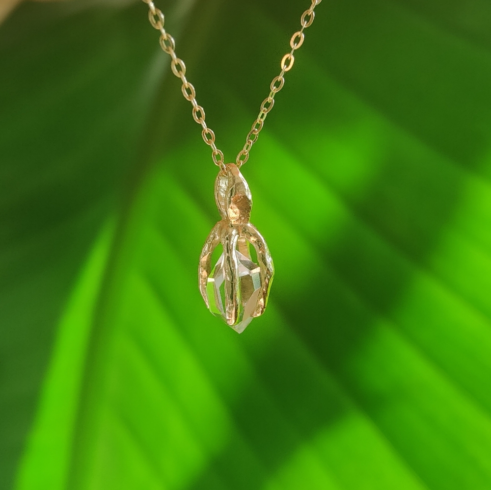 ✨✨SOLD✨✨ 14k Claw-Set Hermika Diamond Necklace ✨